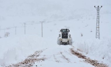 Erzurum ve Kars'ta 594 yerleşim yerinin yolu kapandı!