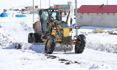 Kars'ta kar yağışı nedeniyle kapanan 47 köy yolu ulaşıma açıldı