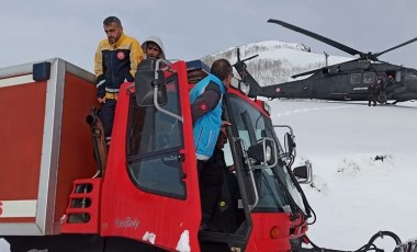 Bingöl’de dağda mahsur kalan 2 avcı, askeri helikopterle kurtarıldı