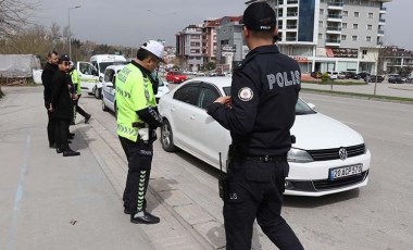 Yolun karşısına geçerken otomobilin çarptığı yaşlı erkek kurtarılamadı