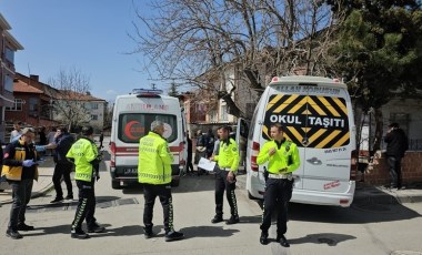 Çorum'da otomobil ile servis çarpıştı: Çok sayıda öğrenci yaralandı!