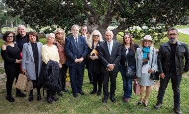 Sanat güneşi Zeki Müren’in heykeli Kültürpark’ta