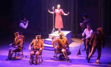 Mersin Devlet Opera ve Balesi'nden 'Evita Müzikali'nin prömiyeri gerçekleşti