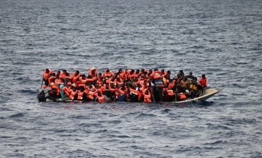 Göçmenlerin teknesi battı: Bir kız çocuğu öldü