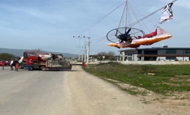 Davut Güloğlu'nun tanıtımını yapan paramotor elektrik tellerine takıldı, pilot yaralandı