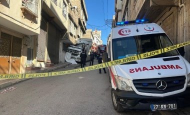 Gaziantep'te feci kaza: Freni boşalan TIR evinin önünde oturan kadını ezdi