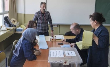 Türkiye sandık başında... Oy verme işlemi başladı!