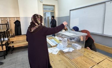 Deprem bölgesinde yurttaşlar sandık başına gitti!