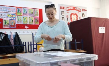 Antalya'da yerleşik yabancılar oylarını kullandı: 'Hakkımızı kullandığımız için mutluyuz'