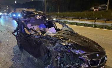 TEM’de TIR'a çarpan otomobilin tavanı koptu: 1 ölü, 2 yaralı