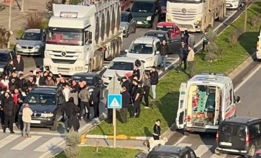 Yayaya yol vermek için duran araca motosiklet çarptı: 1 ölü