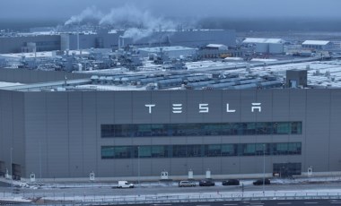 Tesla fabrikasında elektrik kesildi: Solcu grup üstlendi