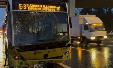 FSM'de kaza: Özel halk otobüsü ile sebze yüklü kamyon çarpıştı