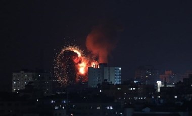 İsrail ordusu Gazze'nin güney bölgelerini karadan ve havadan bombaladı