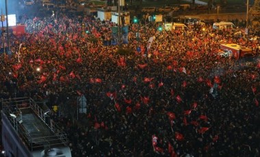 Saraçhane’de kutlamalar! Metro seferleri uzatıldı