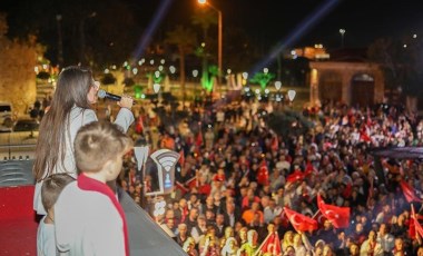 Çeşme’nin ilk kadın Belediye Başkanı Lal Denizli’nin ailesinin büyük gururu