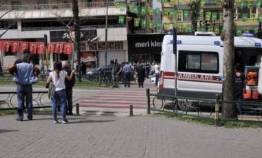 Yaya geçidinde feci kaza: Anne öldü, çocuklar yaralandı