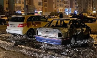 Antalya'da park halindeki araç alev alev yandı!