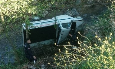 Direksiyon hakimiyetini kaybedip dereye uçtu: Yaralılar var!