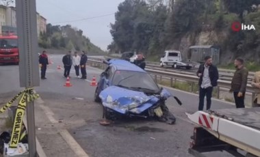 Trafo binasına çarpan otomobil hurdaya döndü: 1 ölü, 1 yaralı