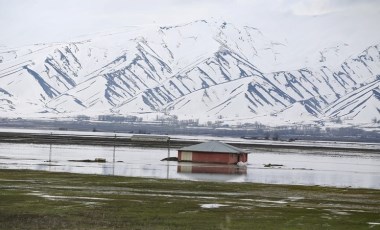 Hakkari'de evler su altında kaldı!