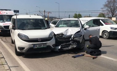 Direksiyon başında bilincini kaybetti, 3 otomobile çarptı: 2’si çocuk 5 yaralı...