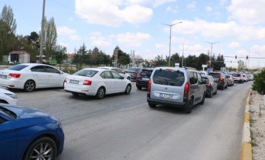 Afyonkarahisar'da bayram tatili dönüşünde araç yoğunluğu