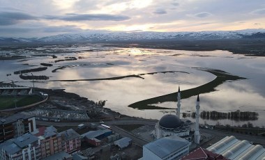 Ardahan’da nehir taştı, ova göle döndü