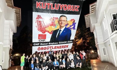 Özgür Özel’in komşularından kutlama