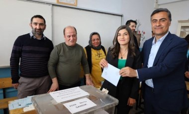 DEM'in tulum çıkardığı Van'da Bakanlık hamlesi… Seçilen adayın hakları alındı!