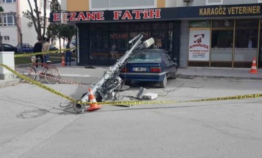 Rüzgardan kopan baz istasyonu direği 5. kattan otomobilin üzerine düştü