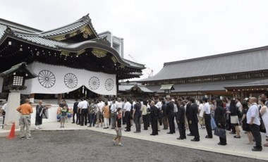 Japonya Başbakanından tartışmalı tapınağa bağış