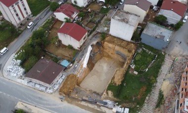 Temel kazısında yol çöktü: Bina boşaltıldı!