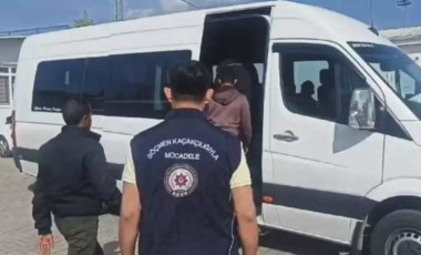 Osmaniye'de durdurulan minibüsten 9 kaçak göçmen çıktı