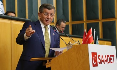 Ahmet Davutoğlu'ndan kürsüde Erdoğan'a çağrı: 'Türkiye için yeni bir başlangıcın hikayesi olabilir...'