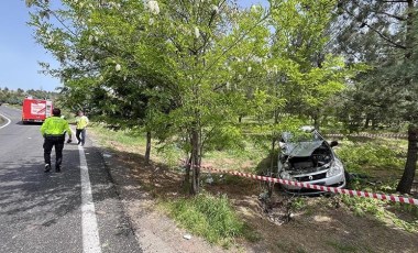 Diyarbakır’da lastiği fırlayan otomobil takla attı: 3 yaralı