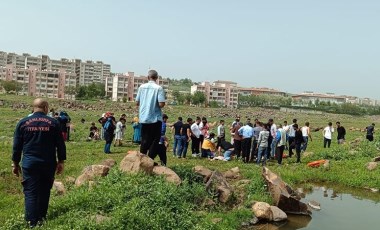 Boğulma tehlikesi geçiren 2 çocuğu mahalleli kurtardı