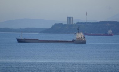 Kuru yük gemisinde yangın: Karanlık Liman’a demirletildi