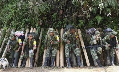 Kolombiya'da eski FARC üyelerine operasyon: 15 ölü