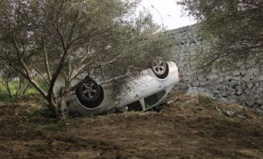 İşe giderken kaza yapan sürücü istinat duvarından uçtu!