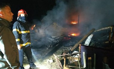 Gölcük'te ahırda yangın paniği: 5 büyükbaş öldü