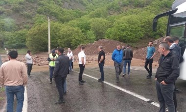 Tunceli-Erzincan karayolunda heyelan: Yol araç trafiğine kapandı