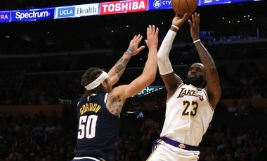 NBA'de LeBron James'ten 30 sayı: Los Angeles Lakers seriye tutundu!