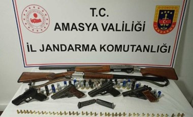 Amasya’da gazinoya operasyonda 6 ruhsatsız silah ele geçirildi: 6 gözaltı