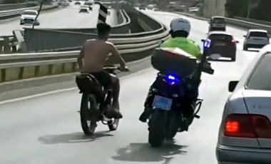 Polisten kaçtı... Motosikletten düşünce yakalandı!