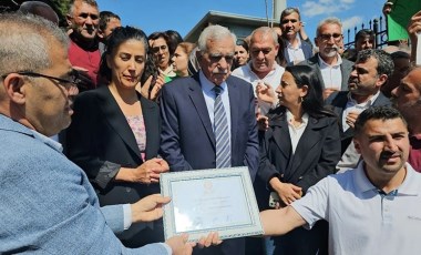 Mardin'de Ahmet Türk mazbatasını aldı: 'Hukuksuzluk devam ettiği müddetçe asla susmayacağız'