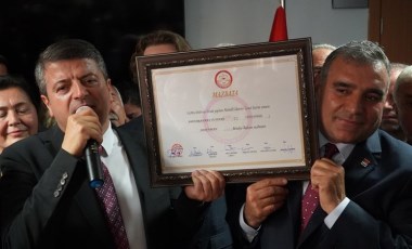 Adıyaman’ın CHP’li başkanı mazbatasını aldı