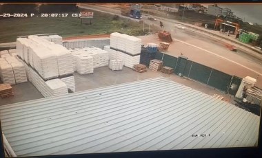 Silivri'de kamyonet takla attı, şoförü camdan fırladı: 2 yaralı