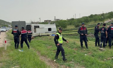 Gaziantep’te yolcu midibüsü devrildi: Astsubay öldü, 17 yaralı