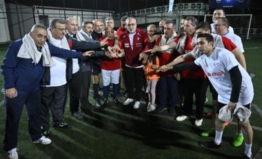 Yasaklı 1 Mayıs öncesi Bakan Işıkhan'la futbol maçı yaptılar